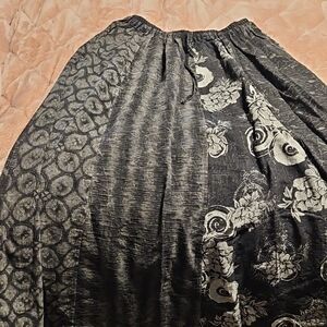Floral Patterned Black and Gray Skirt